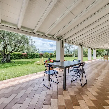 Panoramica Con Piscina فيلة